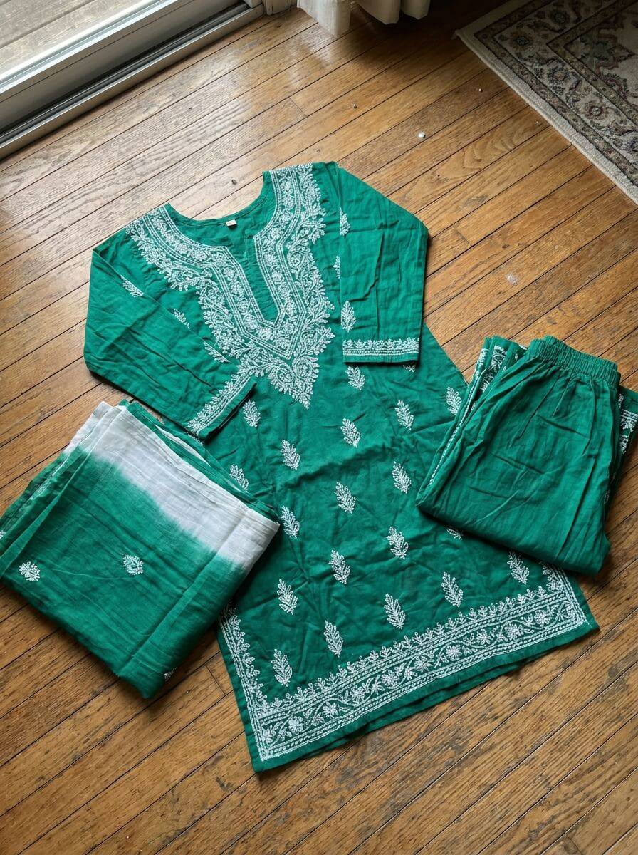Emerald green chikankari salwar kameez, size medium · Excellent